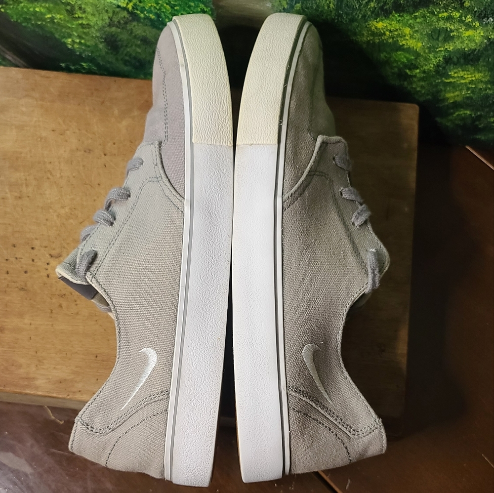 Nike Gray sneakers 9.5 men's Last Day !!! - Picture 7 of 9